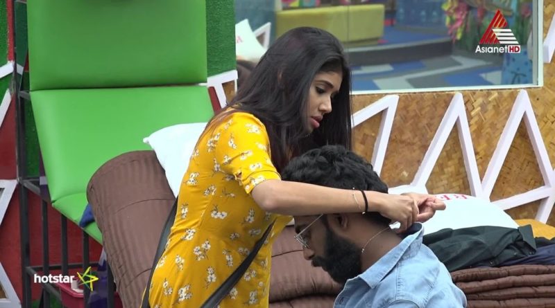 Pareekutty asking Alasandra Johnson help - Bigg Boss Malayalam 2