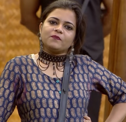 Jasla-Madassery-–-Bigg-Boss-Malayalam-2-second-wild-card-entry